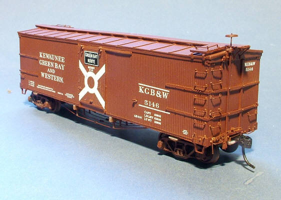 8958 XM-18 40' DS BOX CAR, MODERN, KGB&W